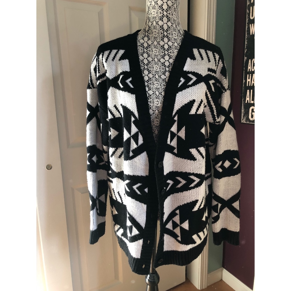 Forever 21 Oversized Black & White Pattern Sweater